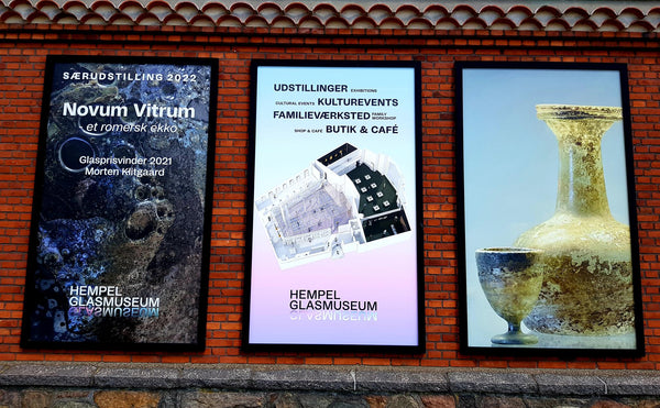Romerske glas-smykker i museumsbutikken på Hempel Glasmuseum