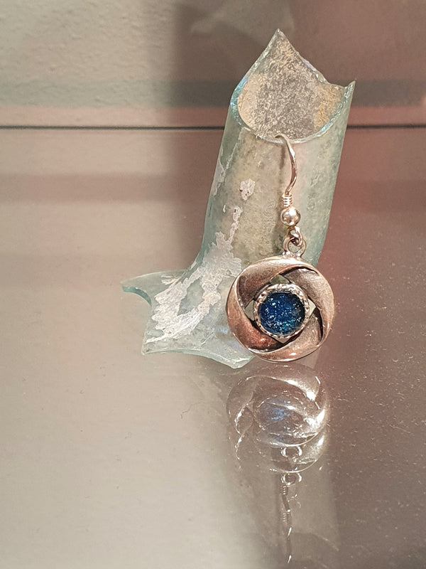 øreringe med cirkuløre sølvrammer og romersk glas