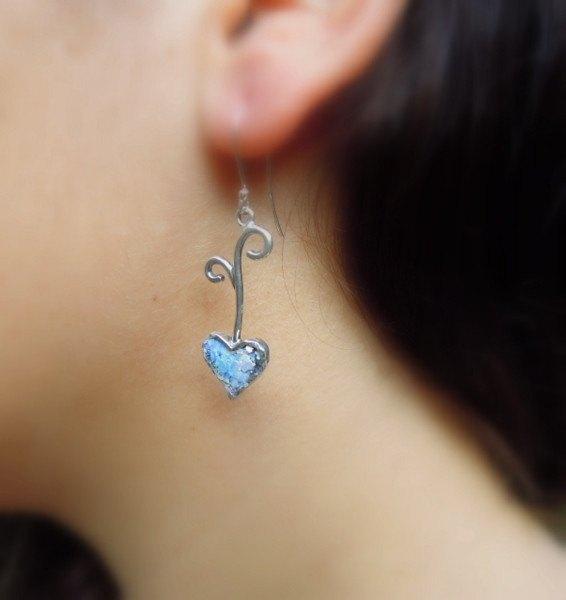 Blå hjerte øreringe