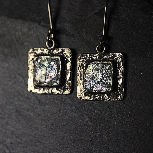 firkantede-soelvoereringe-romersk-glas