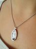Oval hals smykke med lilla sten