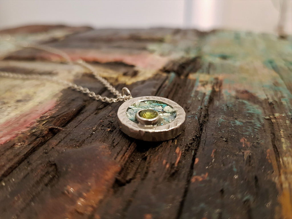 Sølv halskæde med grøn smykkesten peridot